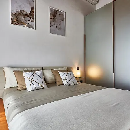Апартаменты Luxury Design Loft - Piazza Pontida Бергамо